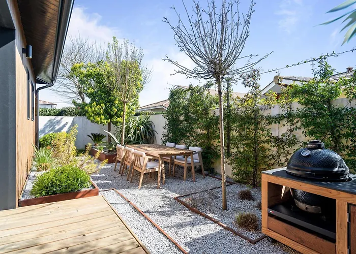 Design, Charme Avec Piscine *