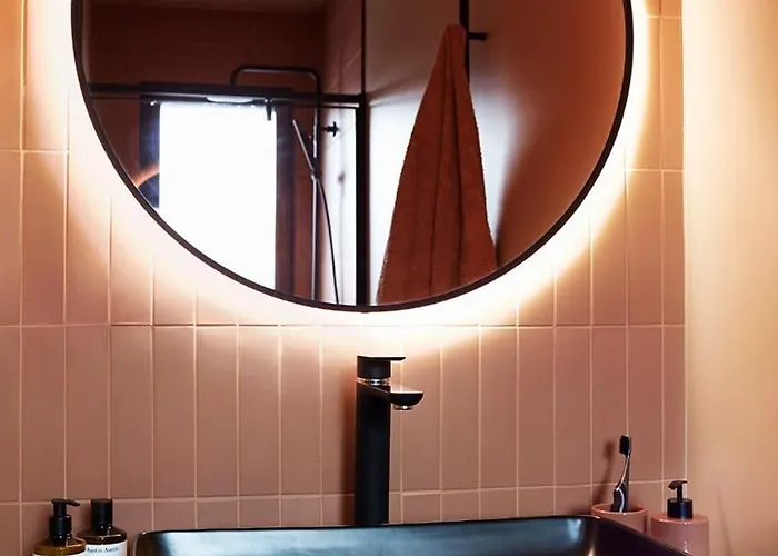 Design, Charme Avec Piscine غوجان-ميستراس