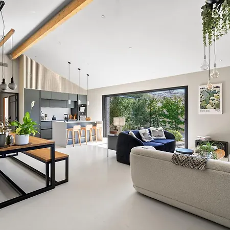 Design, Charme Avec Piscine Villa